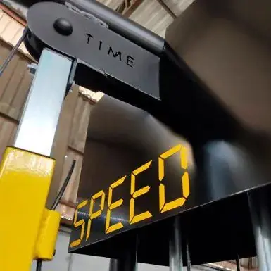 Marca Speed cortada a laser na estrutura